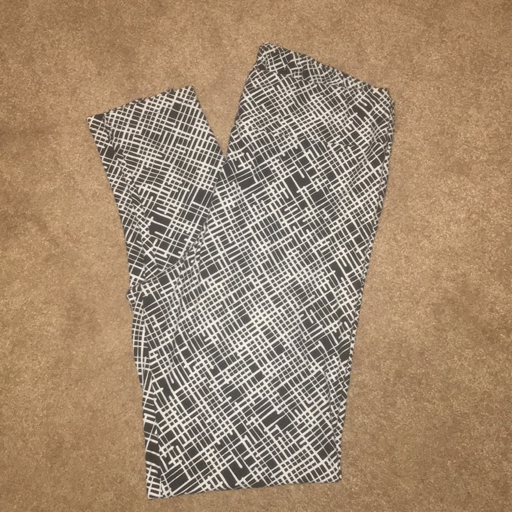 LulaRoe Tall & Curvy Leggings